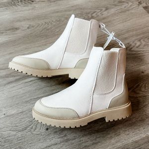 NWT Girls Cream Faux-Suede Chelsea Boots